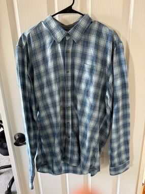 Men's Light Blue Plaid Long-Sleeve Button-Down Shirt